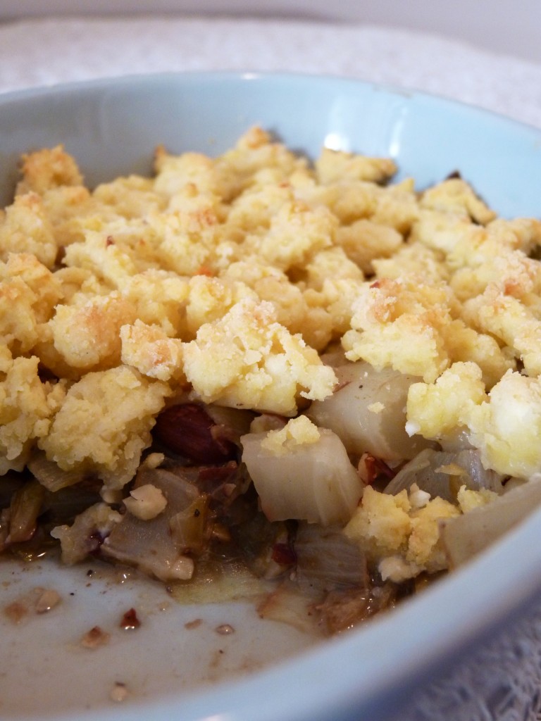 Crumble endives, noisettes, raisins, feta