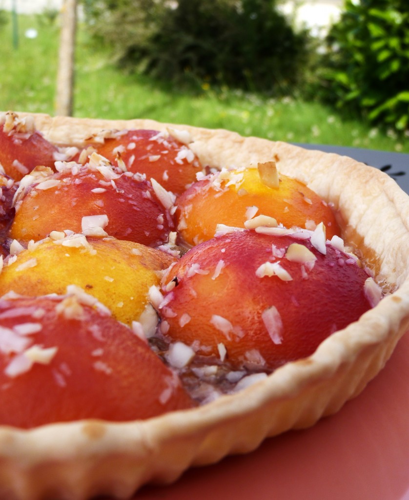 Tarte aux pêches pochées au miel et thé vert menthe