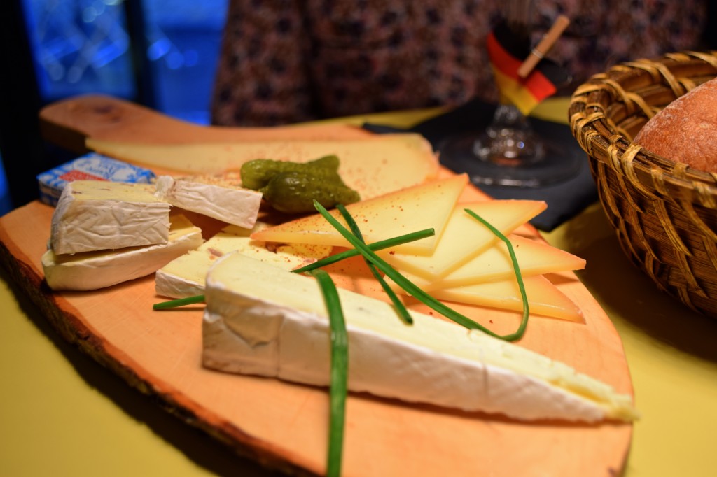 Black forest society lyon planche fromage