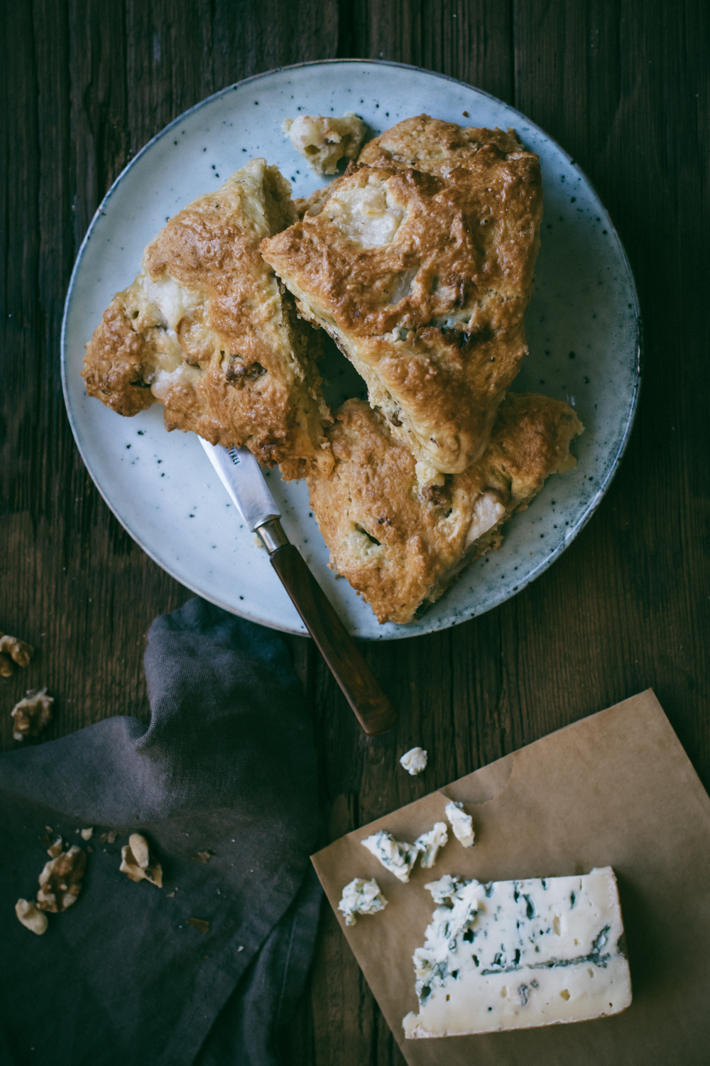 Scones d’épeautre au bleu d’Auvergne, poire & noix