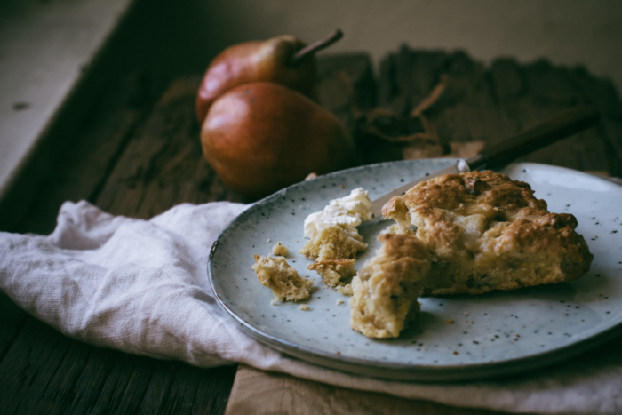 Scones d'Épeautre au Bleu d'Auvergne, Poire & Noix