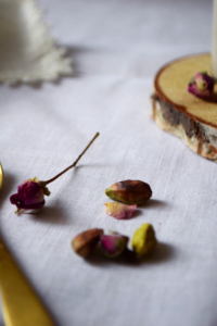 dried rose buds for panacottas