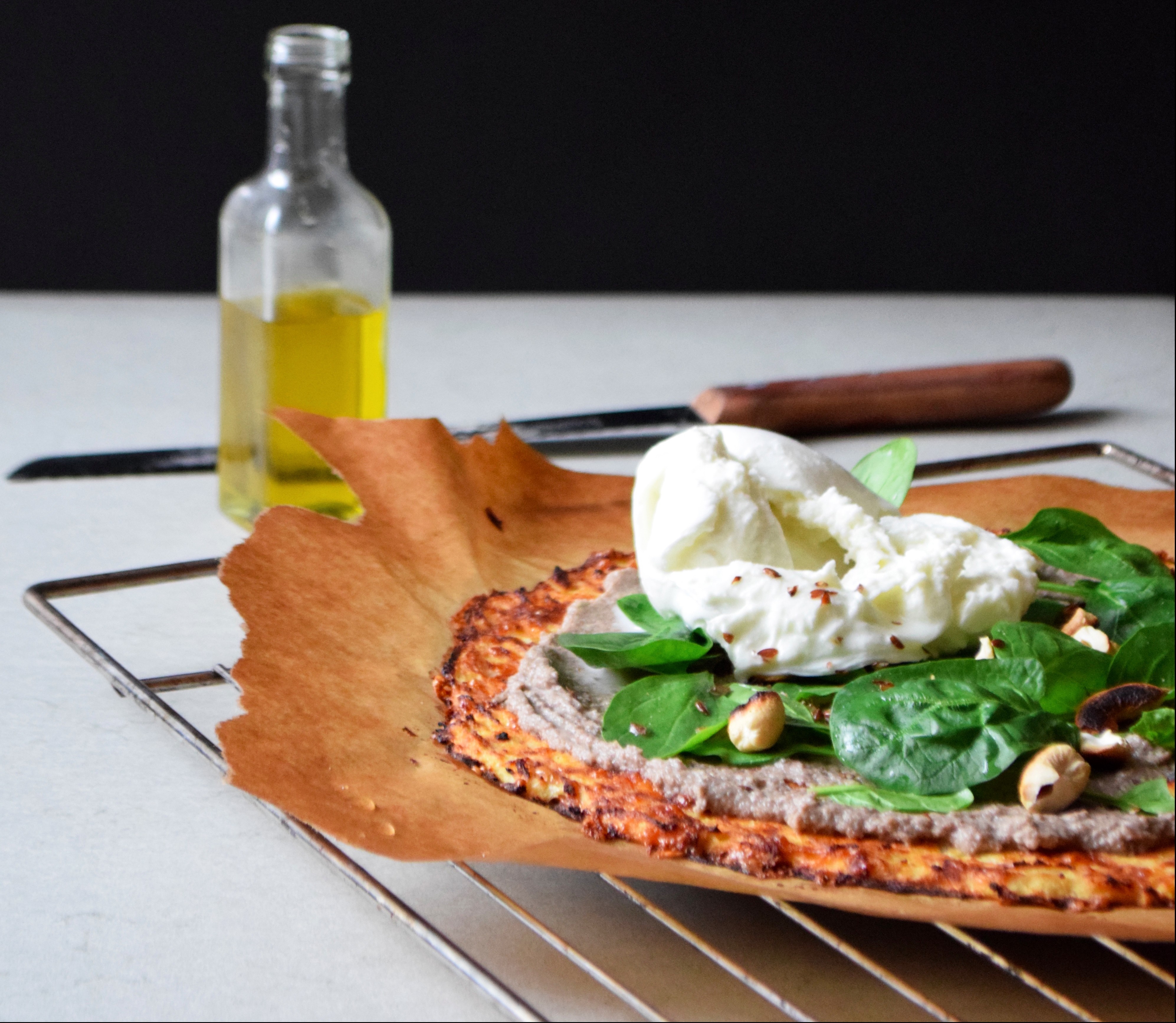 Cauliflower pizza, cream of mushrooms with truffle, creamy Burrata