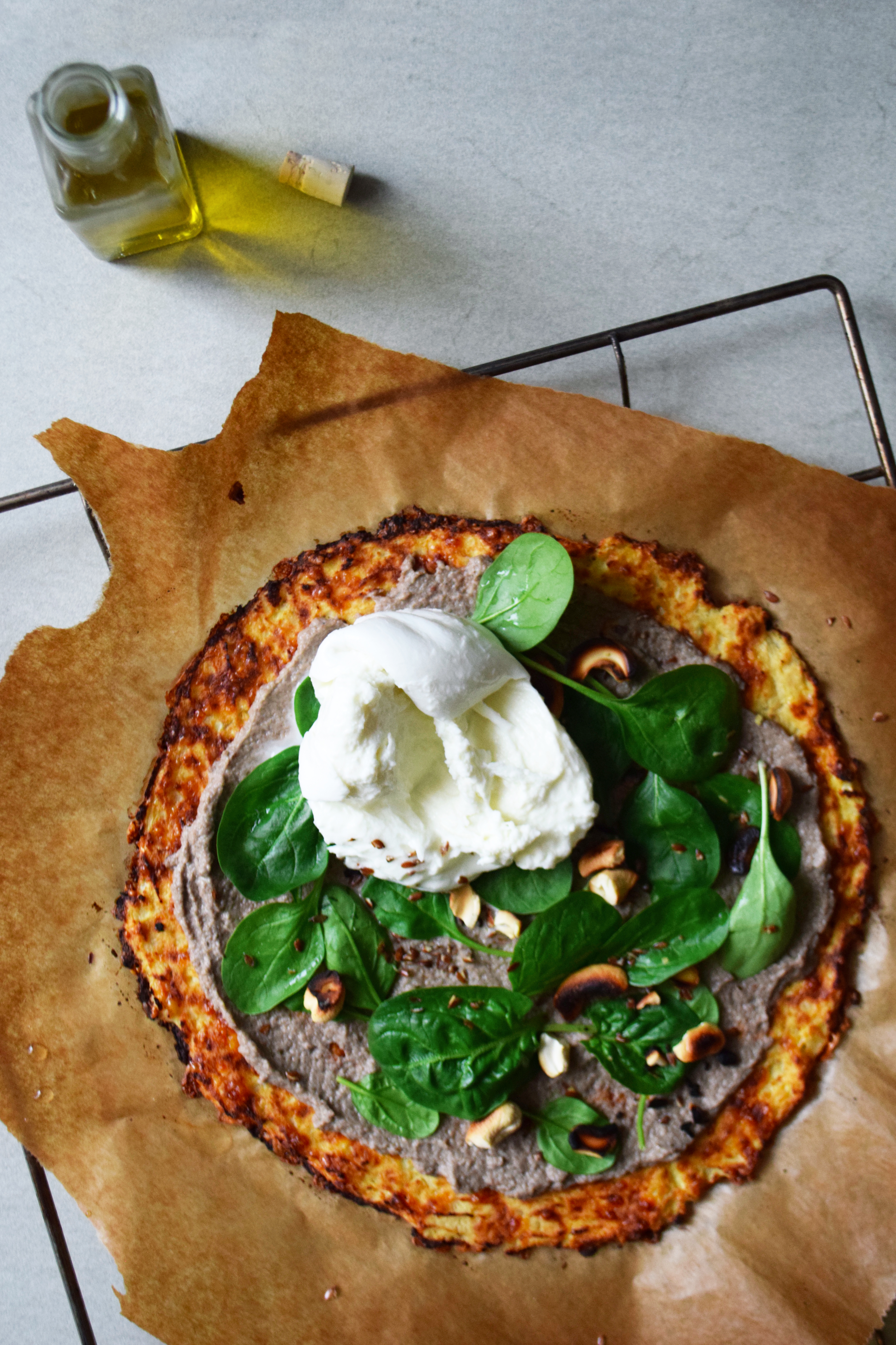 Cauliflower pizza, cream of mushrooms with truffle, creamy Burrata