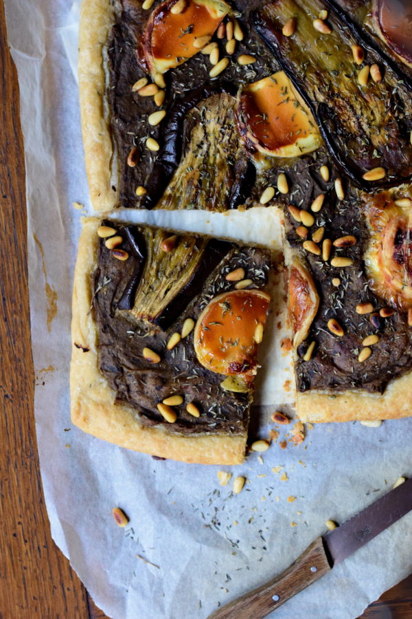 Tarte fine aux aubergines, thym & fromage Pélardon