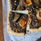 Tarte fine aux aubergines, thym & fromage Pélardon