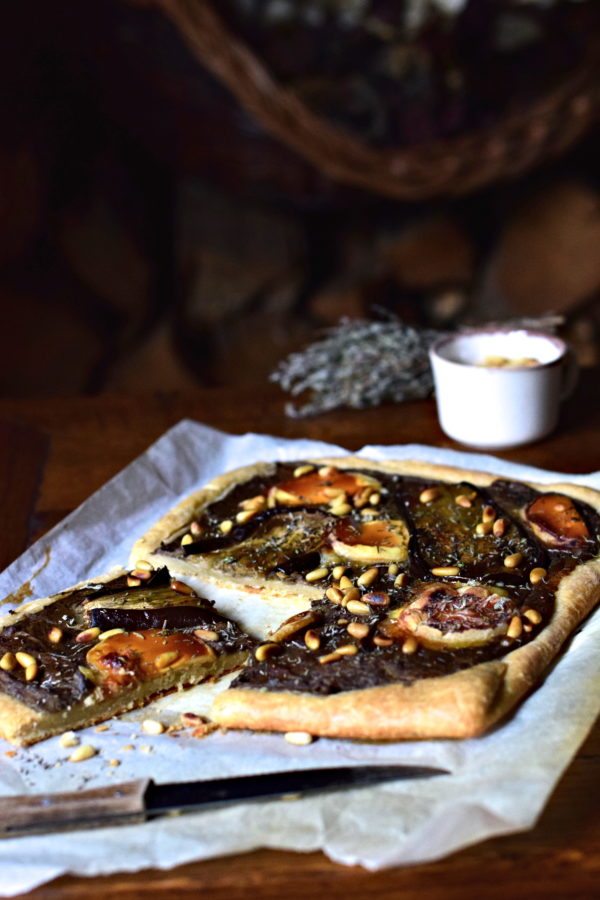 Tarte fine aux aubergines, thym & fromage fromage Pélardon