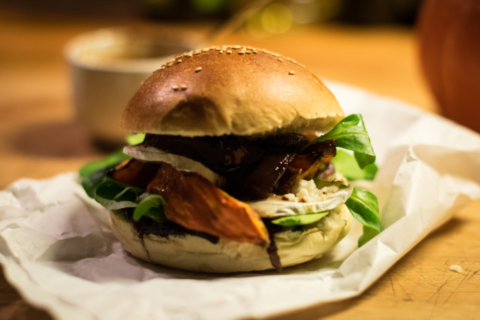 Burger d'automne au potimarron & fondue d'oignon au Calvados