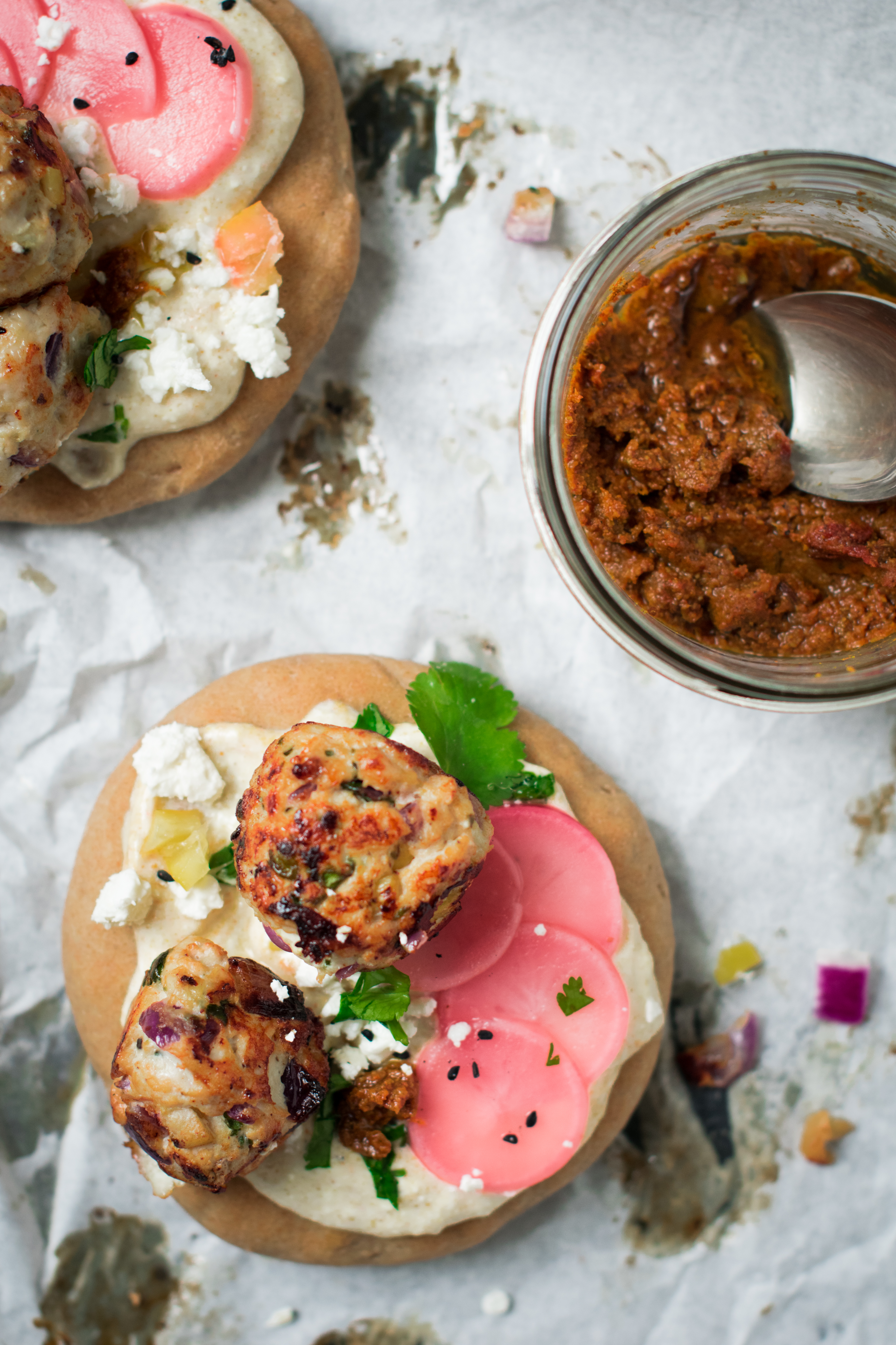 Pitas de Seigle & Boulettes de Poulet au Citron Confit