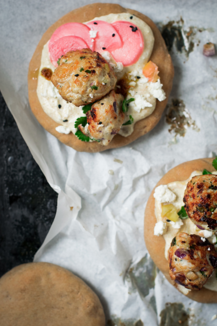 Pitas de Seigle & Boulettes de Poulet au Citron Confit