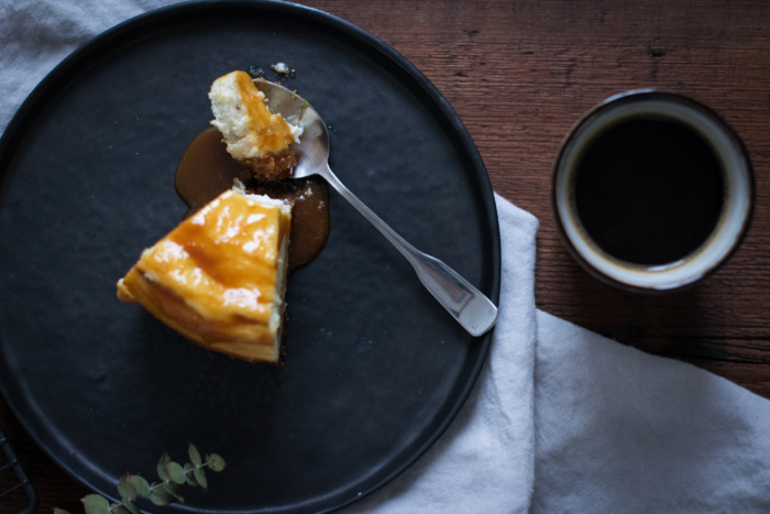 Cheesecake au Chèvre Frais, Pommes et Sauce Caramel