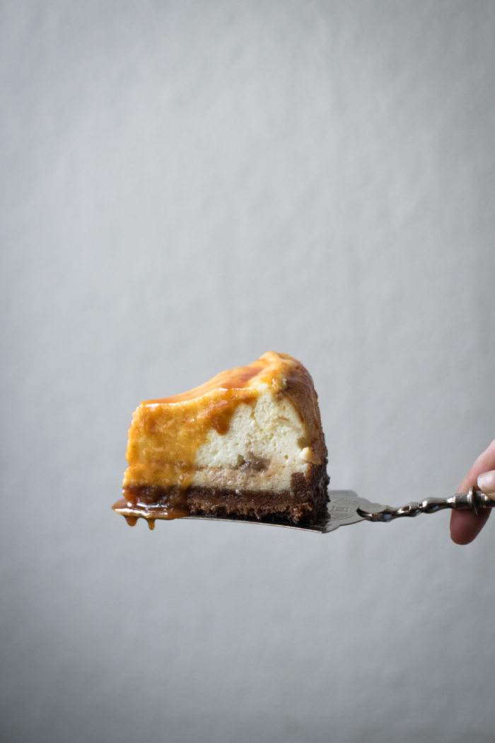 Cheesecake au Chèvre Frais, Pommes et Sauce Caramel