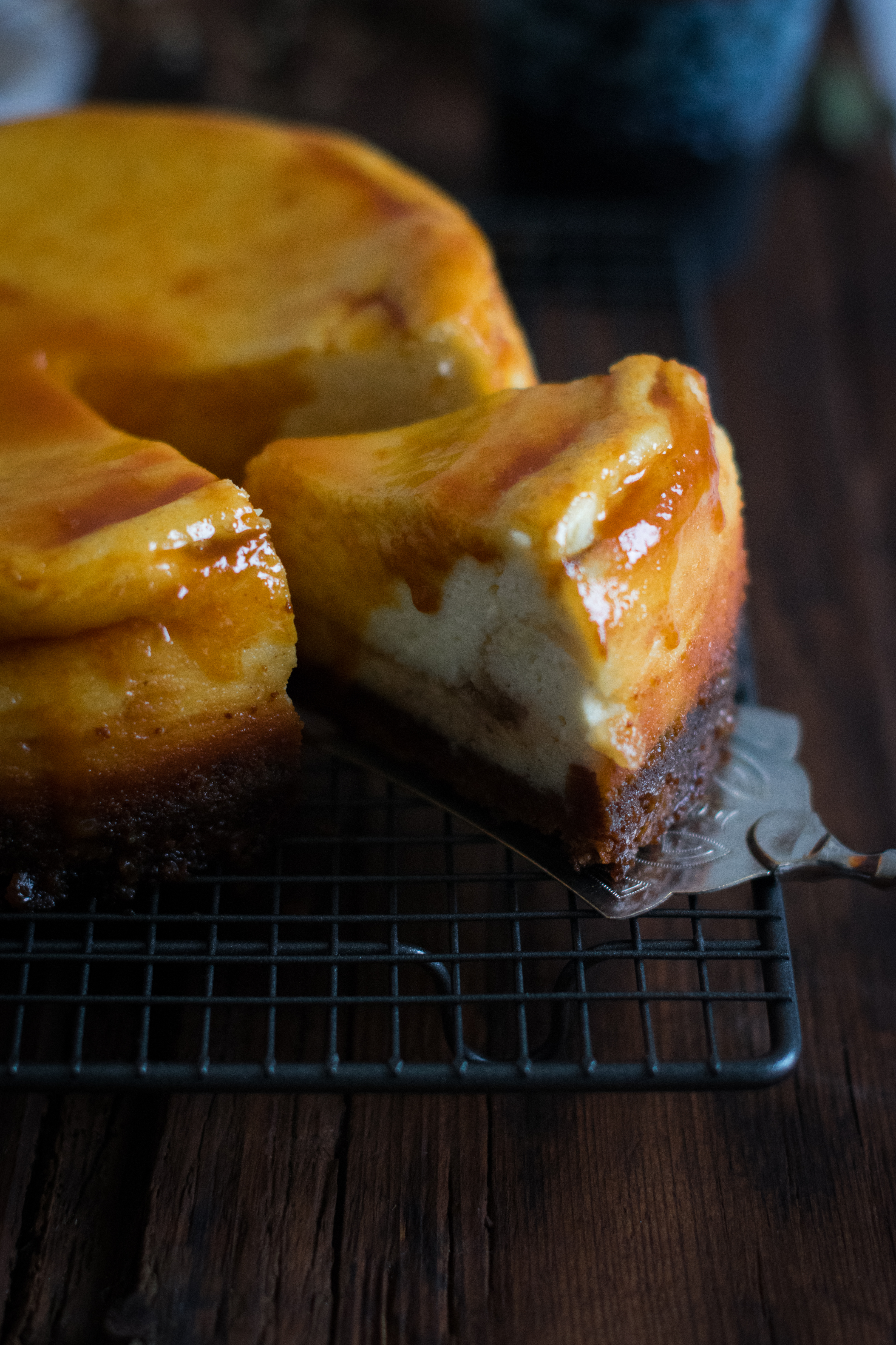 Cheesecake au Chèvre Frais, Pommes et Sauce Caramel