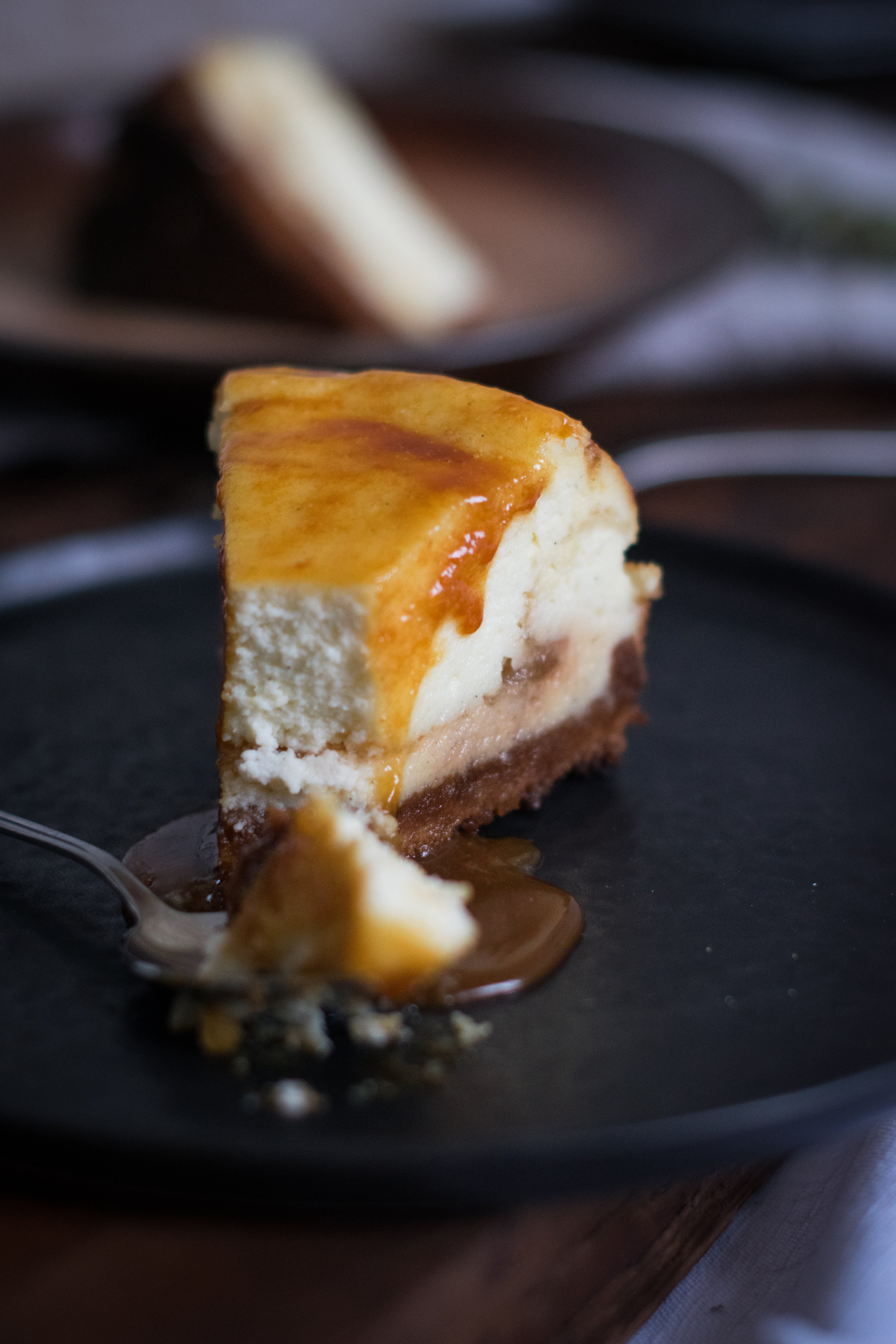 Cheesecake au Chèvre Frais, Pommes et Sauce Caramel