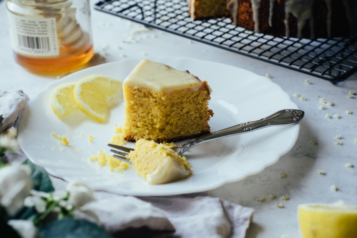 Cake de Polenta au Citron & Ganache Sureau Chocolat Blanc