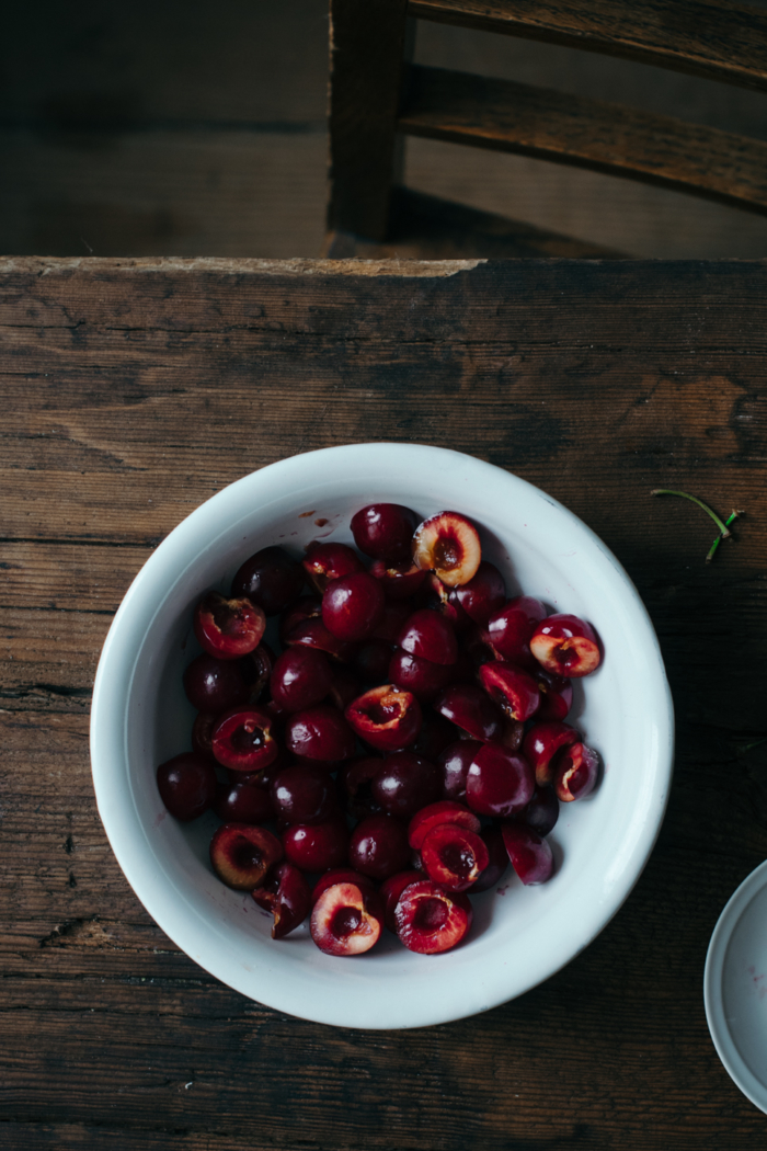 Panna Cotta Chèvre, Sirop de Thym & Compotée de Cerises