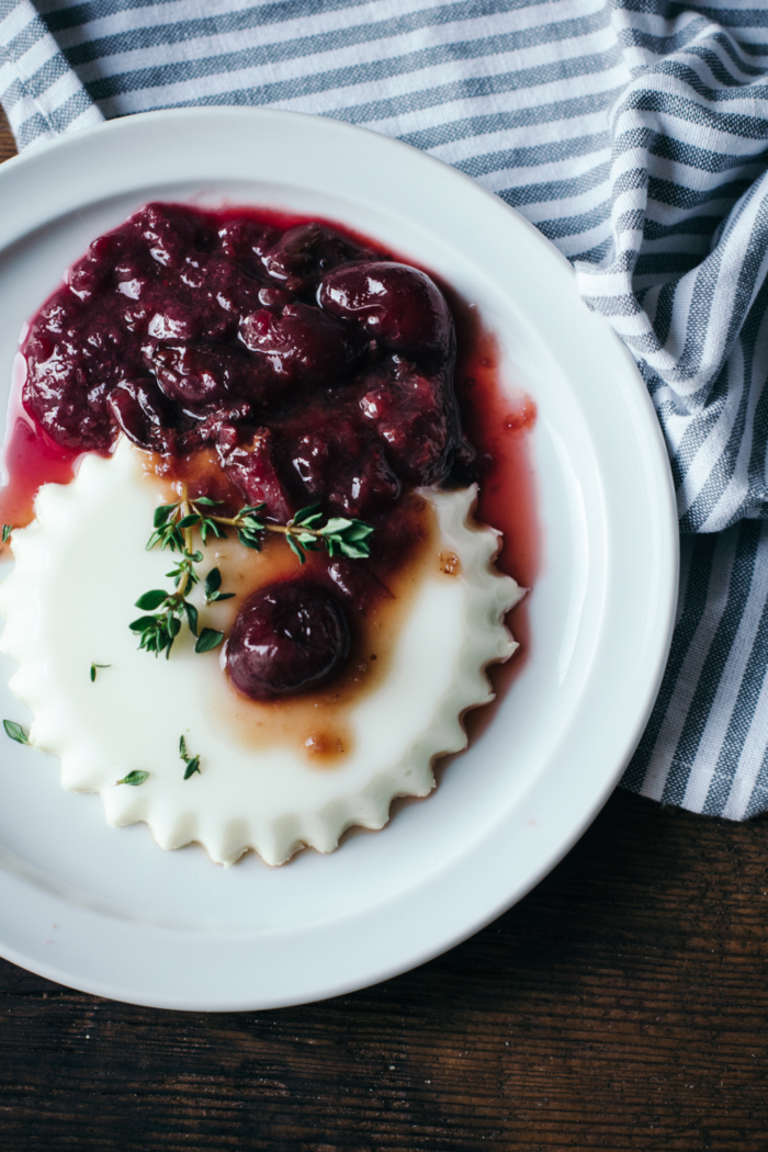 Panna Cotta Chèvre, Sirop de Thym & Compotée de Cerises