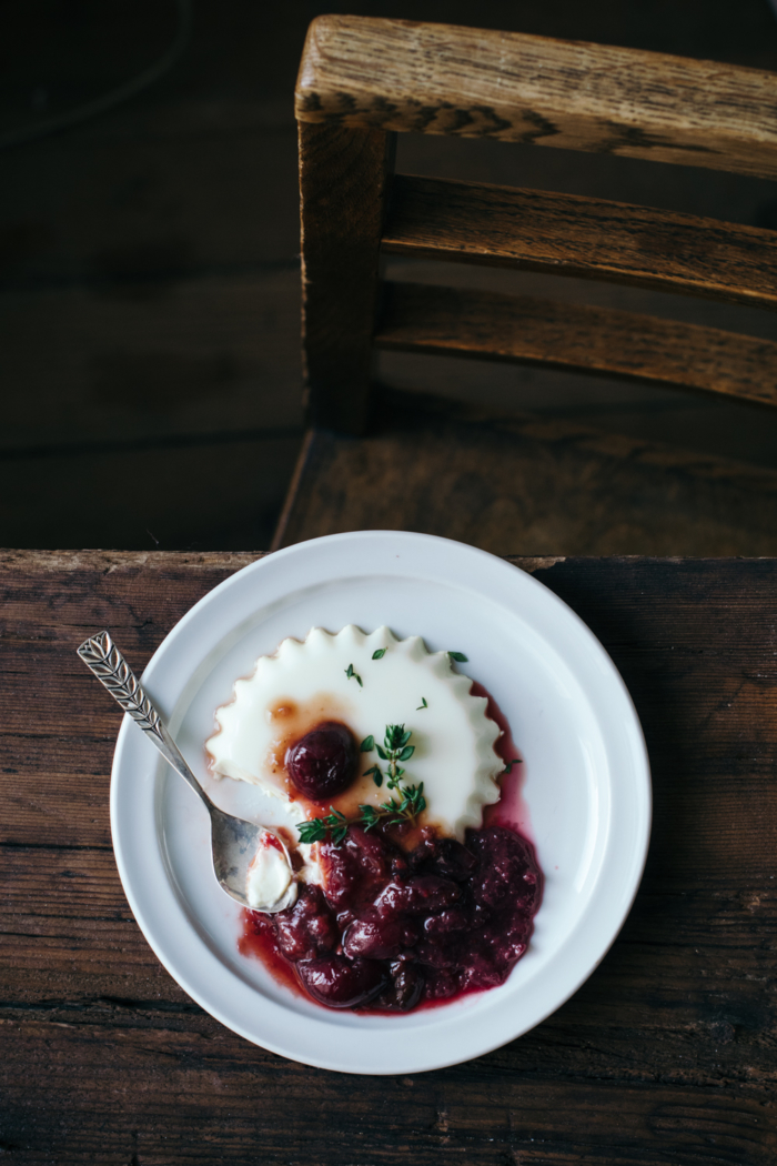 Panna Cotta Chèvre, Sirop de Thym & Compotée de Cerises