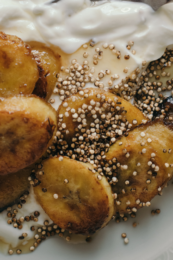 Banane Plantain Caramélisée à la Noix de Coco & Quinoa Rôti