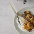 Banane Plantain Caramélisée à la Noix de Coco & Quinoa Rôti