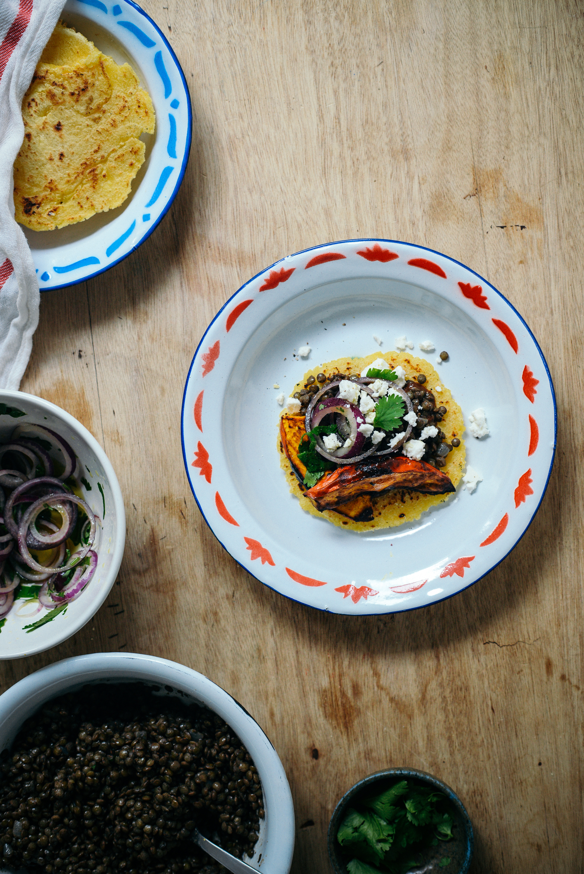 Tortillas au Potimarron Rôti, Lentilles & Sauce au Chocolat