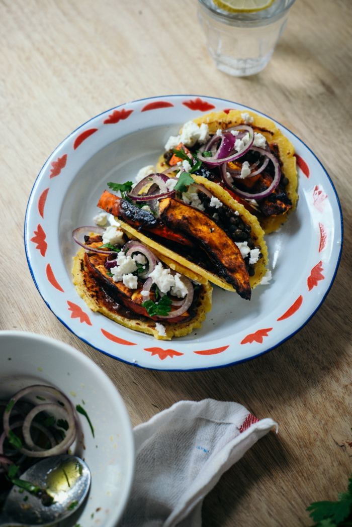 Tortillas au Potimarron Rôti, Lentilles & Sauce au Chocolat