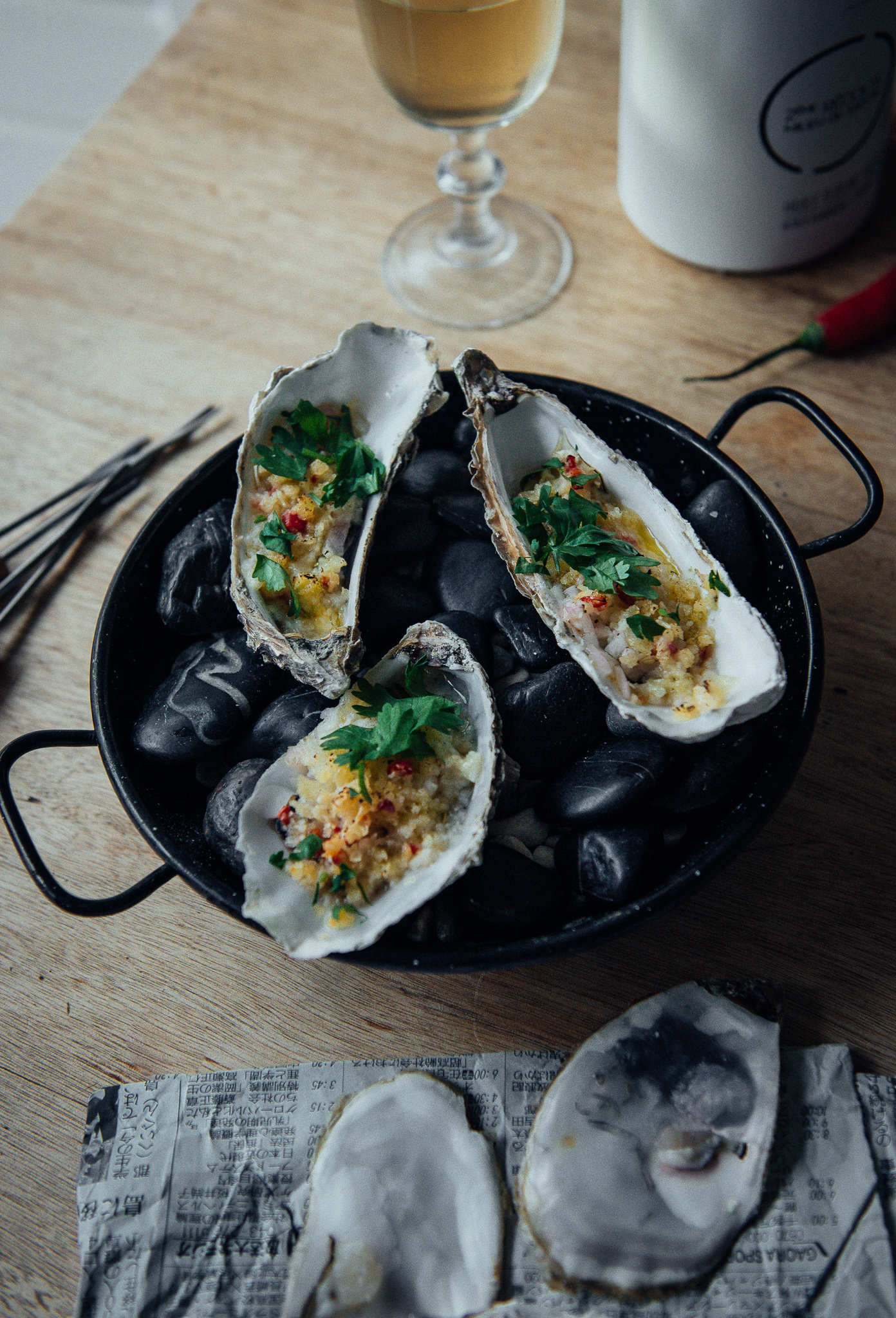 Huîtres gratinées au parmesan, ail, piment, coriandre